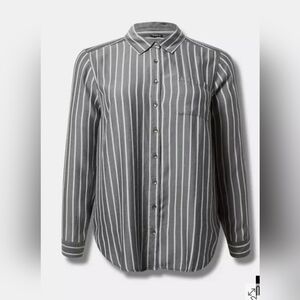 Torrid Size 2 Lizzie Chambray Button Up Shirt